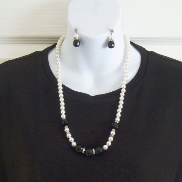 Earrings & Necklace Set Faux Pearls Black Beads Diamante Spacers Classic - Picture 2 of 8